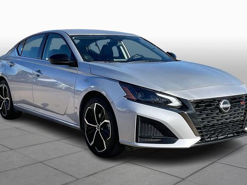 Used 2024 Nissan Altima 2.5 SR image 2