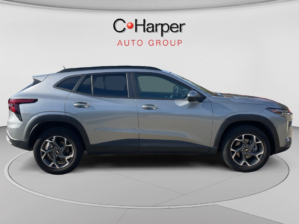Used 2025 Chevrolet Trax LT w/ Driver Confidence Package FWD image 2