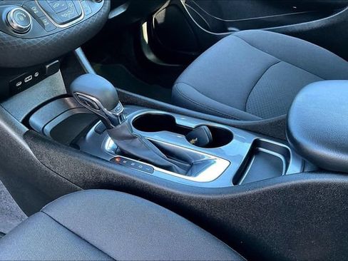 Used 2022 Chevrolet Malibu LS FWD image 16