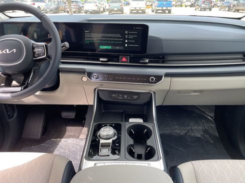New 2026 Kia Carnival EX FWD image 11