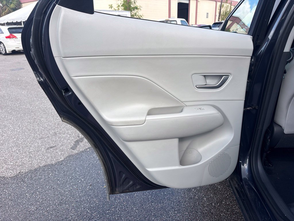 Used 2024 Hyundai Kona Limited FWD image 14