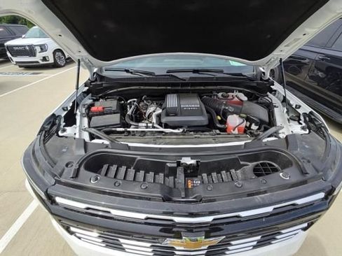 Used 2025 Chevrolet Suburban High Country AWD/4WD image 10