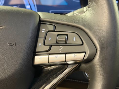 Used 2024 Cadillac Escalade ESV Premium Luxury AWD/4WD image 15