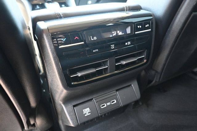 Used 2023 Acura MDX w/ Technology Package AWD/4WD image 25