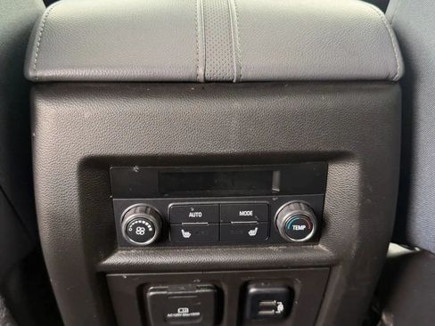 Used 2018 Chevrolet Traverse Premier w/ Driver Confidence II Package FWD image 19