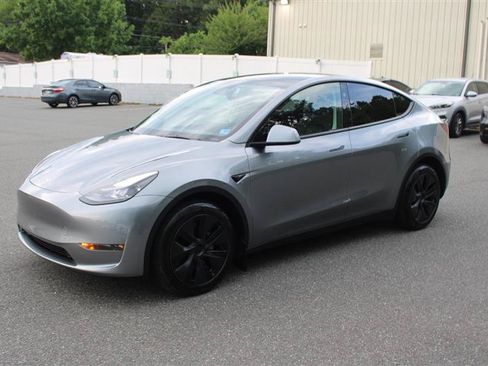 Used 2025 Tesla Model Y Long Range AWD/4WD image 3