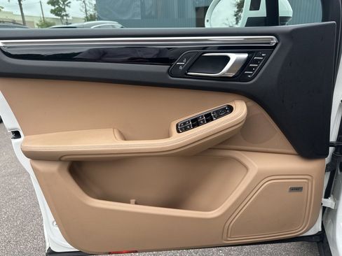 Used 2020 Porsche Macan image 19