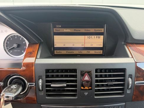 Used 2010 Mercedes-Benz GLK 350 4MATIC image 32