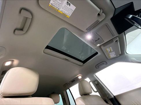 Used 2023 Nissan Armada SL w/ Captain's Chairs Package image 22