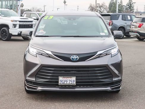 Used 2023 Toyota Sienna LE image 6