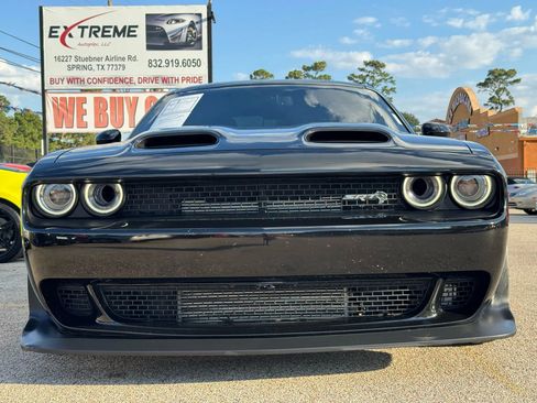 Used 2019 Dodge Challenger SRT Hellcat Redeye image 2