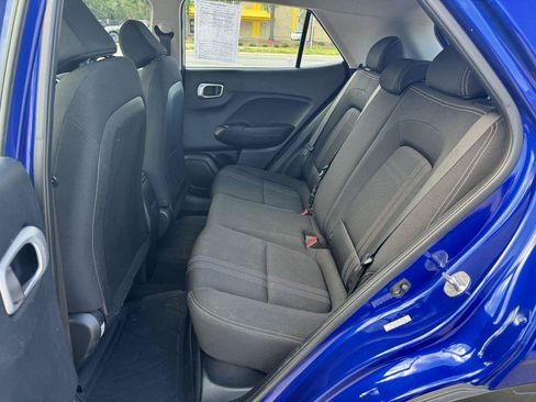 Used 2022 Hyundai Venue SEL FWD image 9