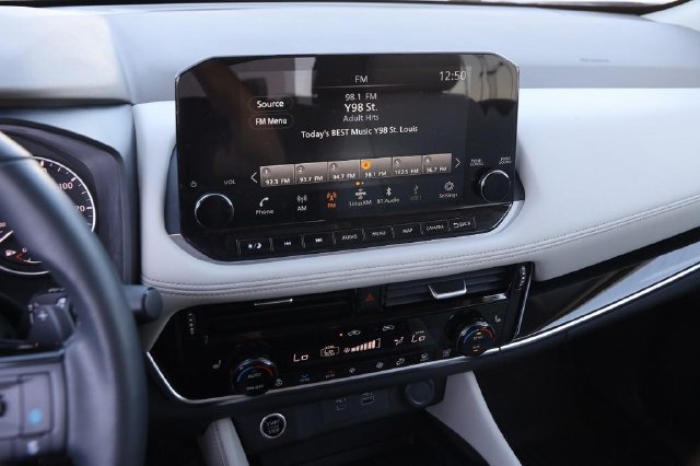 Used 2023 Nissan Rogue SL w/ SL Premium Package FWD image 18