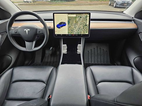 Used 2020 Tesla Model Y Long Range image 18