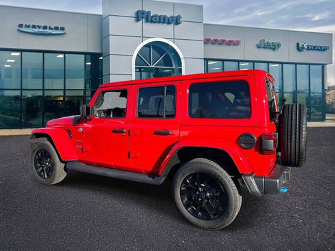 Used 2024 Jeep Wrangler Unlimited Sahara w/ Technology Group image 4