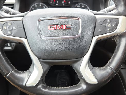 Used 2018 GMC Acadia SLE image 29