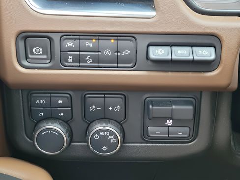 Used 2021 Chevrolet Tahoe High Country image 35