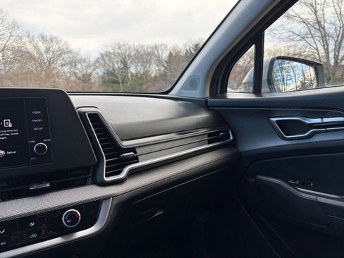 Used 2025 Kia Sportage LX image 34