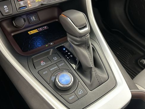New 2025 Toyota RAV4 Limited image 15