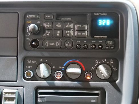 Used 1999 GMC Suburban 4WD w/ Marketing Opt Pkg 3 image 20