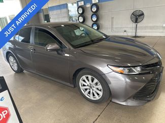 Used 2020 Toyota Camry LE FWD video 2