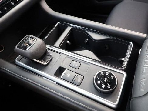 Certified 2025 Nissan Pathfinder SV AWD/4WD image 17