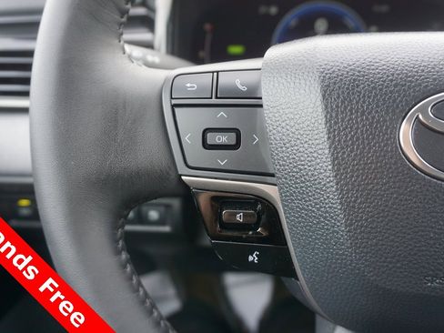 Used 2025 Toyota Camry LE image 4