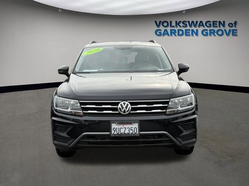 Used 2020 Volkswagen Tiguan SE w/ Panoramic Sunroof Package image 3