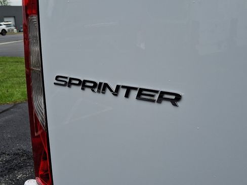 Used 2025 Mercedes-Benz Sprinter 2500 image 28