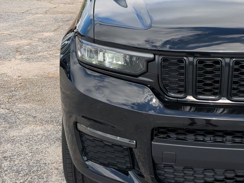 Certified 2024 Jeep Grand Cherokee L Limited w/ Black Appearance Package RWD image 8