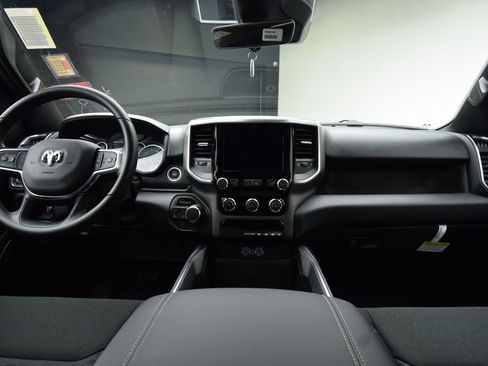 New 2026 RAM 1500 4x4 Crew Cab image 32