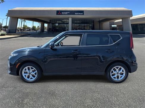 Used 2022 Kia Soul LX w/ Technology Package image 2