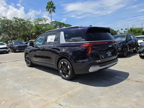New 2027 Kia Carnival EX FWD image 6