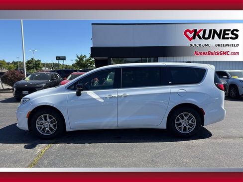 Used 2025 Chrysler Pacifica Select FWD image 10
