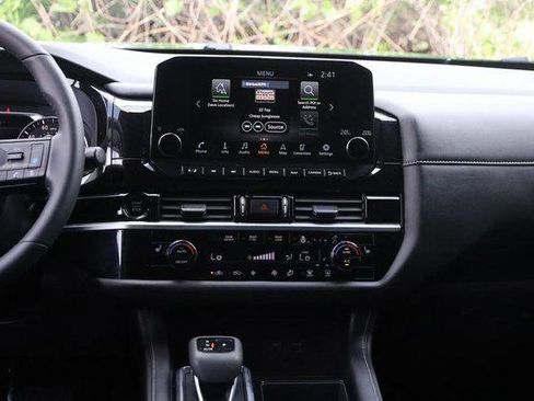 Used 2025 Nissan Pathfinder SL w/ SL Premium Package FWD image 26