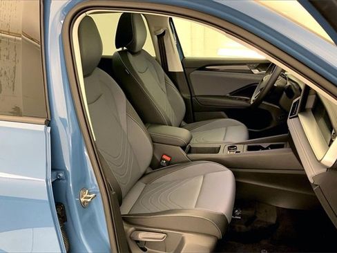 New 2026 Volkswagen Tiguan SE image 9