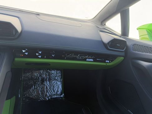 Used 2021 Lamborghini Huracan EVO image 18
