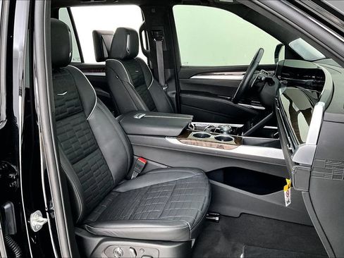 Used 2025 Cadillac Escalade Sport Platinum AWD/4WD image 8