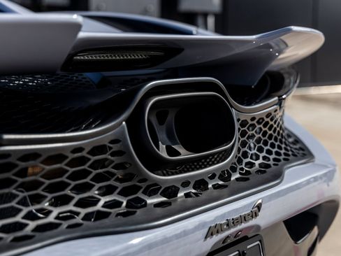 Used 2026 McLaren 750S Spider RWD image 17