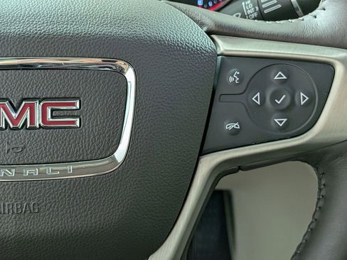 Used 2017 GMC Acadia Denali w/ Technology Package FWD image 15