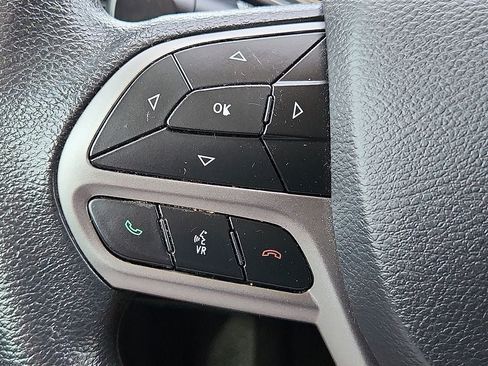 Used 2019 Jeep Cherokee Latitude w/ Popular Appearance Group FWD image 22