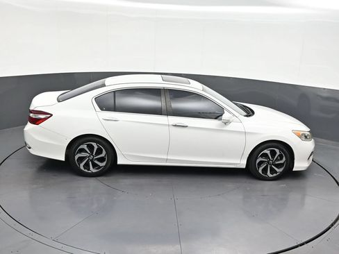 Used 2017 Honda Accord EX image 21
