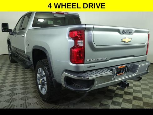 Used 2025 Chevrolet Silverado 2500 LT w/ Safety Package AWD/4WD image 4