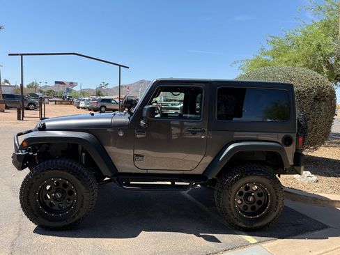 Used 2016 Jeep Wrangler Sport w/ Connectivity Group AWD/4WD image 4