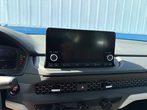 Used 2023 Honda Accord EX image 10