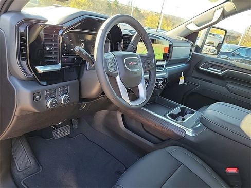 New 2026 GMC Sierra 2500 SLT w/ SLT Premium Package image 17