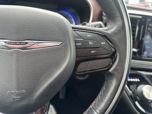 Used 2020 Chrysler Pacifica Limited image 22