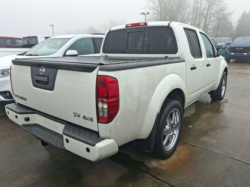 Used 2020 Nissan Frontier SV image 5