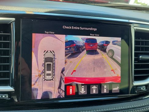 Used 2024 Chrysler Pacifica Touring-L FWD image 24