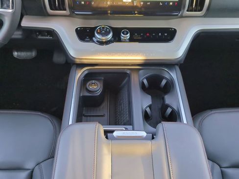 Used 2025 Ford Expedition Active RWD image 19
